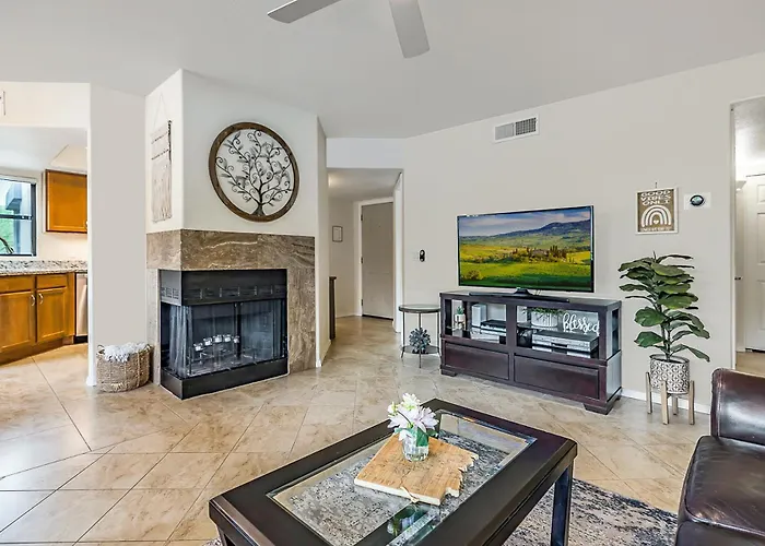 Spacious Retreat 3 King Beds Poolsspas, Mountain Views, Hikinggolf