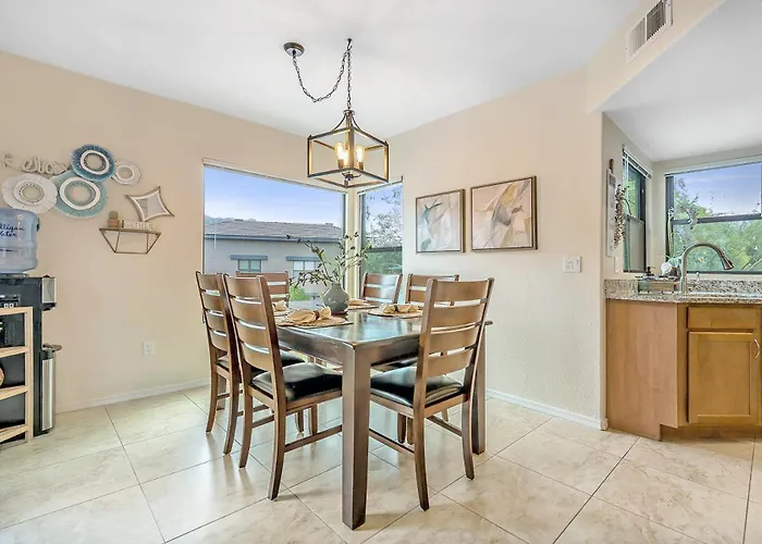 Spacious Retreat 3 King Beds Poolsspas, Mountain Views, Hikinggolf *