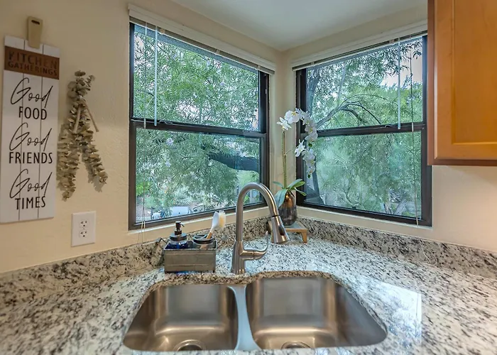 Spacious Retreat 3 King Beds Poolsspas, Mountain Views, Hikinggolf *